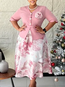 Elegante abito rosa stile africano finto due pezzi con stampa floreale e cintura in vita