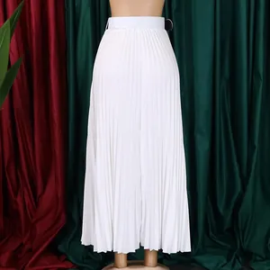 Jupe longue plissée blanche à taille haute avec ceinture élégante pour femme