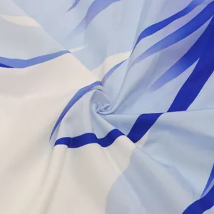 Detailopname van elegante blauw-witte abstracte print stoftextuur voor overhemd