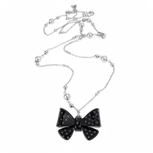Collana con fiocco in acrilico a pois neri in stile giapponese con perle finte