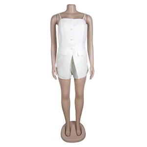 Combishort blanc élégant et ajusté à bretelles, style faux deux pièces, vue détaillée.