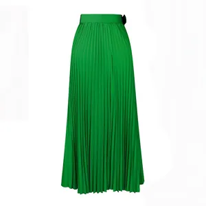 Élégante jupe midi plissée à taille haute en vert émeraude avec un beau drapé fluide