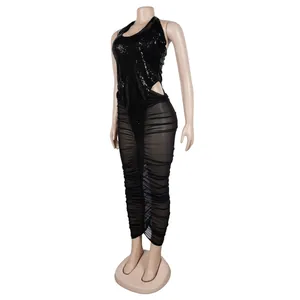 Sexy schwarzes Pailletten-Neckholder-Kleid mit Mesh-Patchwork und gerafftem Schlitz-Detail