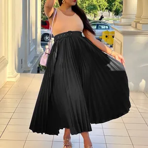 Jupe midi plissée noire élégante à taille haute avec ceinture assortie pour femmes
