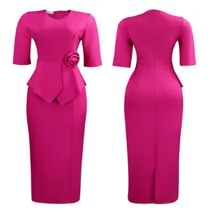 Elegantes pinkes Midikleid mit Schößchen-Taille und 3D-Blumen-Detail, Vorder- und Rückseite.