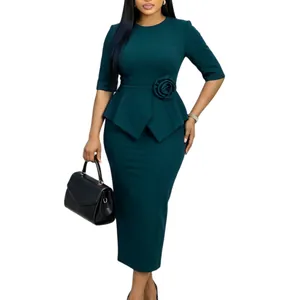 Elegantes dunkelgrünes Schößchen-Midikleid mit 3D-Blumendetail und Bleistiftrock-Silhouette