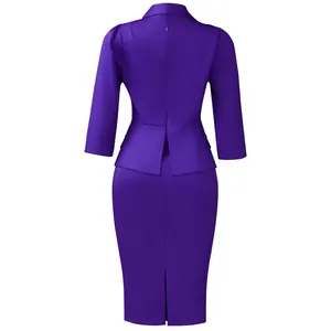 Vista posteriore di un elegante abito viola con peplo e maniche a 3/4 professionale