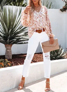 Blouse fleurie en mousseline à col en V avec manches lanternes pour un look élégant