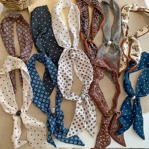 Pañuelos de algodón y lino vintage con varios estampados retro como lunares y flores