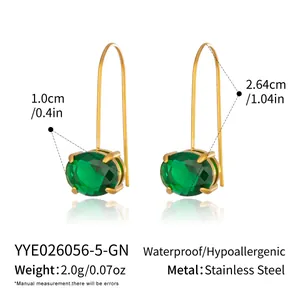 Especificaciones detalladas de tamaño y material de pendientes de circonita verde.