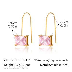 Detalles de pendientes rectangulares de circonita rosa en acero inoxidable dorado