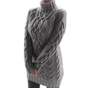 Vista detallada de vestido de punto gris con trenzas y cuello alto para mujer
