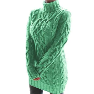 Vestido de punto con cuello vuelto y trenzas verde menta para un estilo invernal