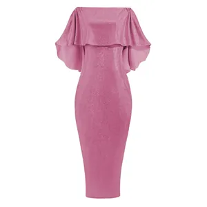 Funkelndes rosa schulterfreies Kleid mit elegantem Rüschendetail und figurbetonter Form