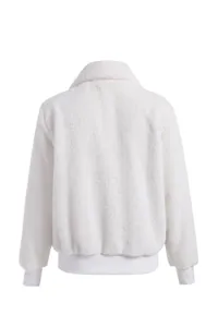 Vue arrière d'une veste chaude en polaire teddy blanche avec des poignets côtelés.