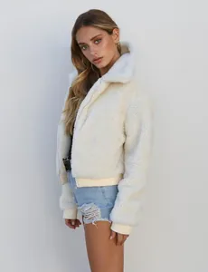 Veste courte en polaire teddy blanche pour femme avec col montant et fermeture éclair