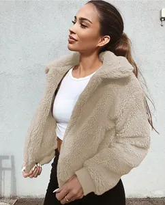 Veste douillette en polaire teddy beige pour femmes avec fermeture éclair et col montant chaud