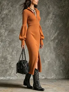 Elegante abito in maglia arancione con maniche a lanterna, zip e spacco laterale