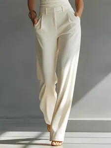 Elegante hochtaillierte Hose mit weitem Bein in Cremeweiß aus französischem Stoff für das Büro
