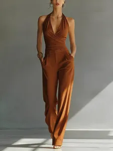 Elegantes braunes Set mit Neckholder-Top und weit geschnittener High-Waist-Hose