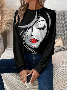 Vue détaillée d'un sweat-shirt noir pour femme avec imprimé graphique visage stylisé