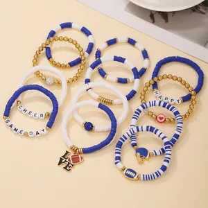 Pulseras apilables de fútbol americano con cuentas de arcilla azul y blanco y oro.