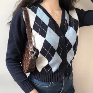 Cardigan in maglia a rombi con scollo a V, blu navy e azzurro, stile corto donna.