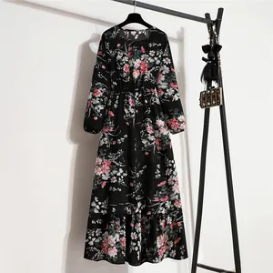 Elegantes florales Chiffon-Langarmkleid mit hoher Taille und feinen Volants am Saum