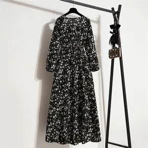 Langes schwarzes Chiffon-Maxikleid mit Blumenmuster, hoher Taille und süßer A-Linien-Form