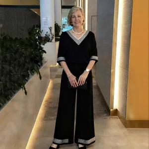 Ensemble deux pièces noir élégant pour femme avec broderie argentée et pantalon large