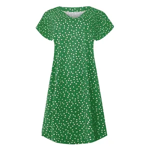 Robe d'été verte décontractée pour femmes avec col en V et imprimé cœurs blancs