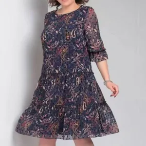 Vestito con stampa paisley blu scuro con bordo a balze e maniche a tre quarti