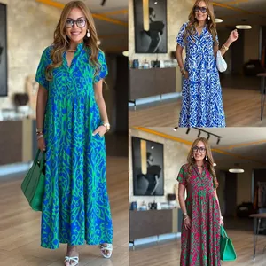 Elegante maxi-jurk met bohemien print, V-hals en korte mouwen in drie levendige kleuren