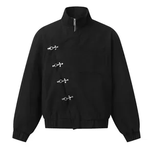 Schwarze lockere Jacke mit Metallschnallen und asymmetrischem Reißverschluss-Detail