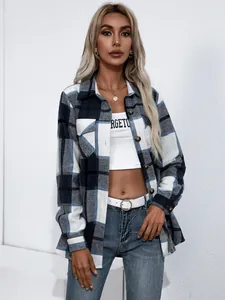 Chaqueta de camisa a cuadros azul y blanco para mujer con un ajuste holgado casual