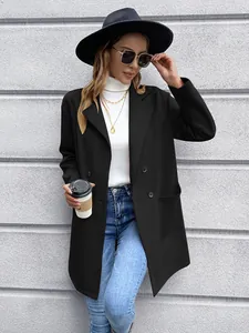 Schicker, schwarzer, mittellanger, doppelreihiger Strick-Blazer für Damen im Herbst