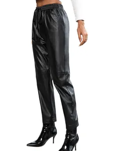 Vue latérale du pantalon en cuir PU noir pour femmes avec taille élastique à cordon