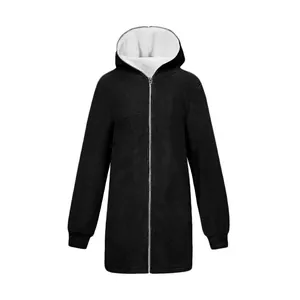 Vue détaillée de la veste polaire noire à capuche pour femme avec doublure en mouton