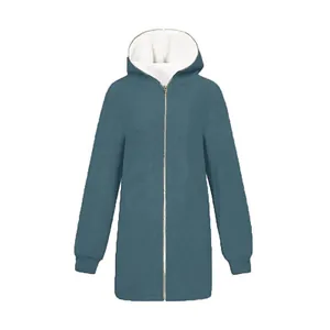Détail montrant la doublure en polaire douce et le zip d'un sweat à capuche.