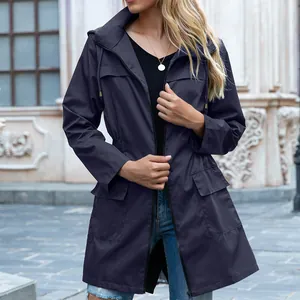 Elegante giacca impermeabile con cappuccio da donna con coulisse in vita blu navy
