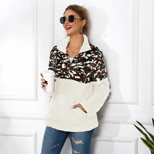 Modischer Damen Fleece-Sweatshirt mit Camouflage-Patchwork und halbem Reißverschluss.