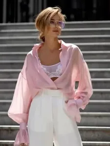 Elegante camisa rosa de manga larga con mangas de linterna abullonadas para mujer urbana
