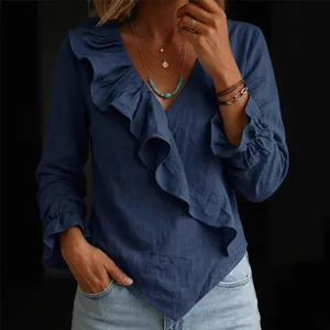 Blaue Baumwoll-Leinen-Bluse mit V-Ausschnitt, Volants und asymmetrischem Saum