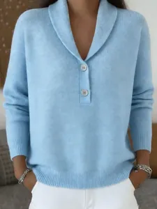 Maglione in maglia celeste con colletto polo e bottoni vista dettaglio ravvicinata