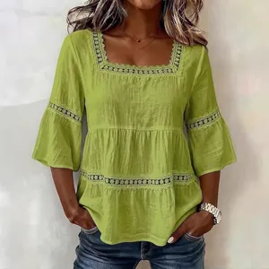 Elegante camicetta verde da donna in cotone e lino con scollo quadrato e pizzo
