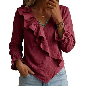 Elegante weinrote Baumwoll-Leinen-Bluse mit V-Ausschnitt-Rüschen und asymmetrischem Saum