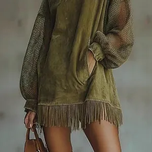 Olivgrünes Boho-Kleid mit Netzärmeln und Fransen am Saum für einen stilvollen Look