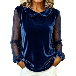 Elegante marineblauwe fluwelen top met Peter Pan kraag en transparante mouwen