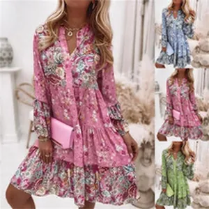 Elegantes Boho-Kleid mit Blumenmuster, Stufenrock, langen Ärmeln und V-Ausschnitt Design