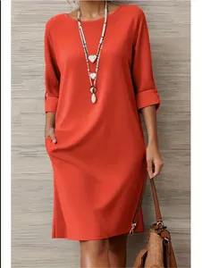 Robe élégante rouge orangé à col rond avec manches mi-longues et poches latérales